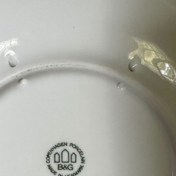 Vintage Collectible Royal Copenhagen Christmas plate 1977 - Picture 6 of 7